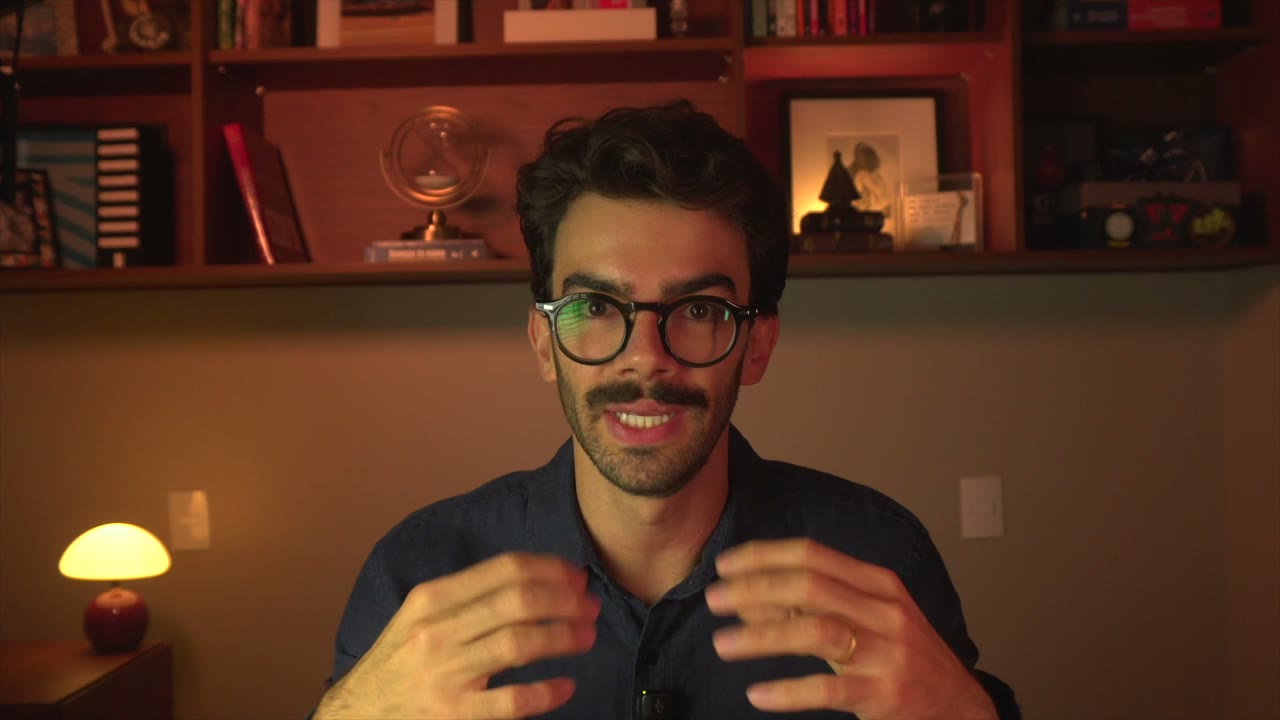 Antes: Júlio falando para a câmera, só com o corte